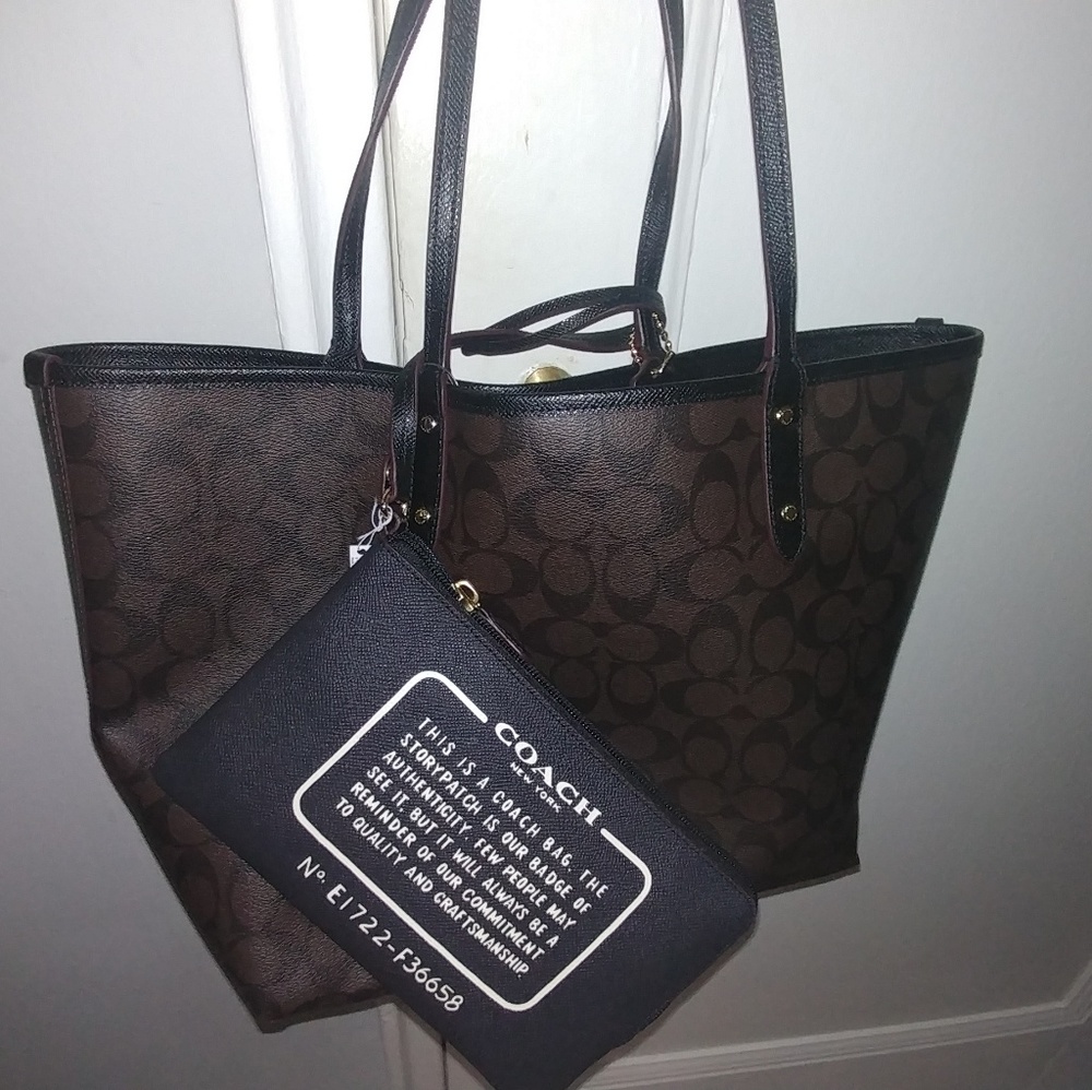 ❤Sale! Authentic reversable Coach Large tote. - Picture 2 of 3